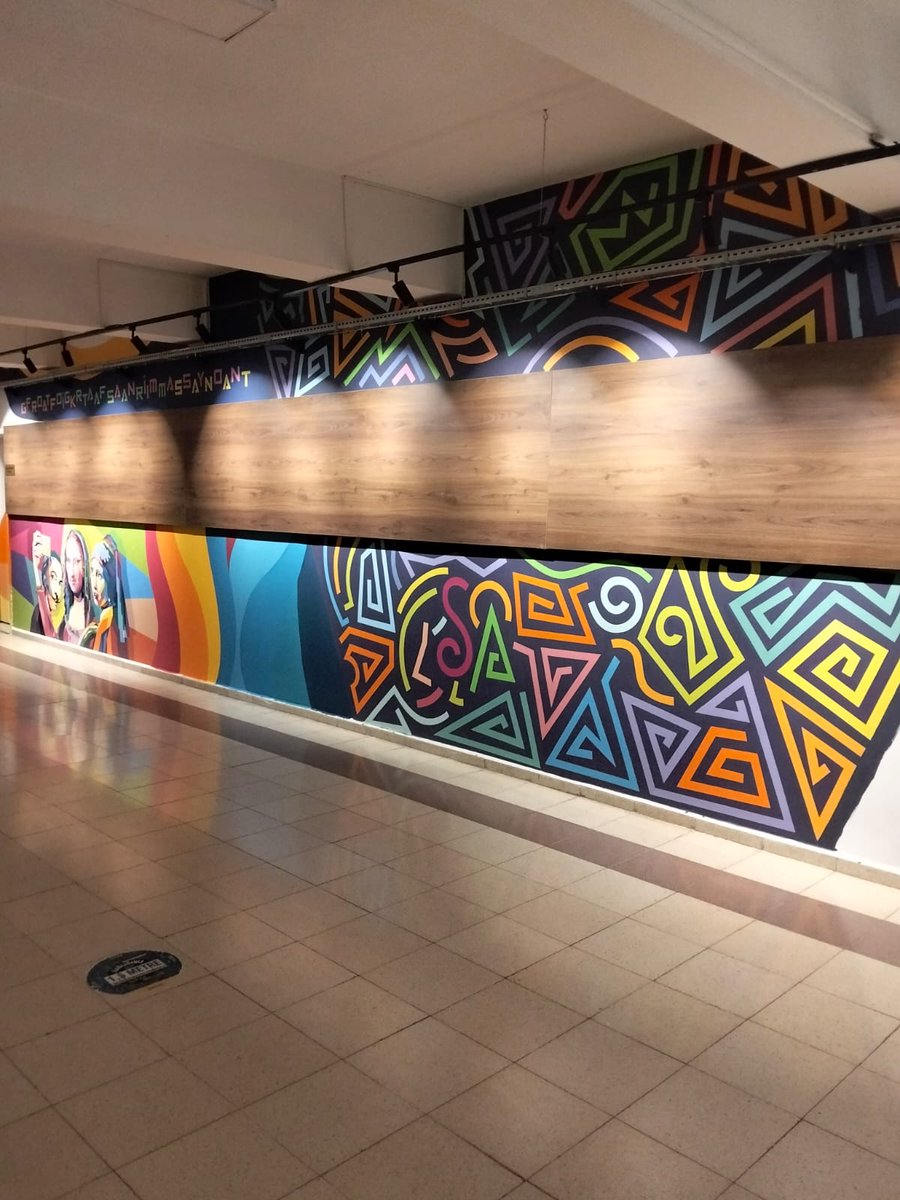 Başta Grafik ve Fotoğraf Alanı şefimiz Ayhan Çelik ve öğretmenimiz Selda Akın olmak üzere bölüm öğrencilerimize beraber okul koridorlarımız 2. döneme hazır. Emeği geçen herkese teşekkürler... #buokuldaişvar