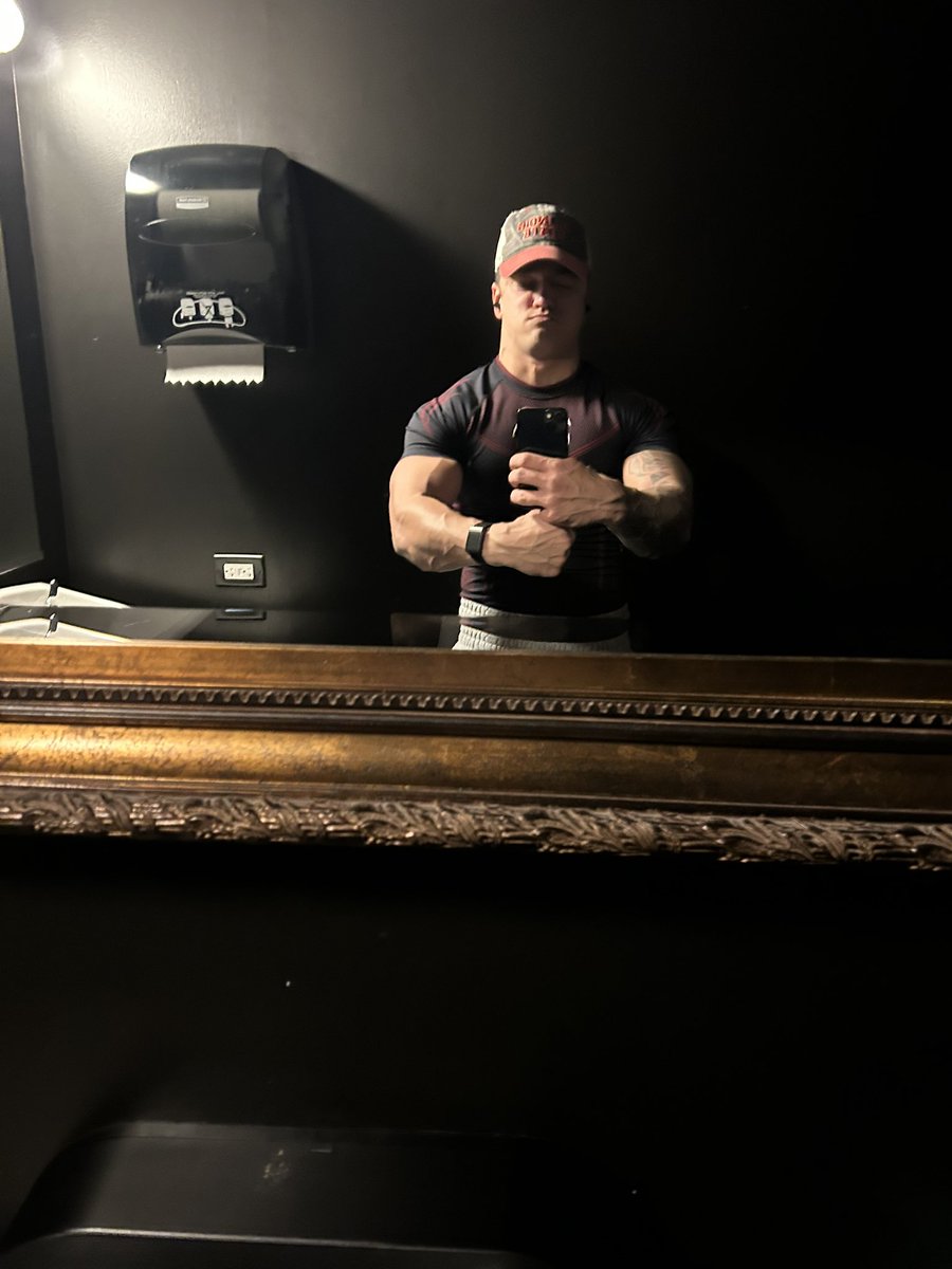 chikin 🦾 tweet media