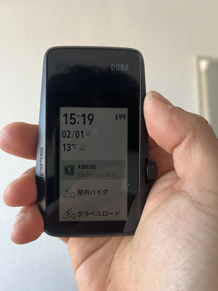 eugenendless's tweet photo. 8日間で31時間 950km に及ぶ今回の合宿中、一度も充電せずに100%充電からどれほどバッテリーが消費するのか試します

ただし、スペインの太陽での充電は別です😜

ソーラーパネルが搭載されているDURAは走りながら太陽光充電するんです！

ちなみに今日は4時間半 135kmのライドで1%の消費でした😱 https://t.co/r2SRLH1ssV