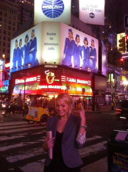 harleenquinzels's tweet image. how it started vs how it's going