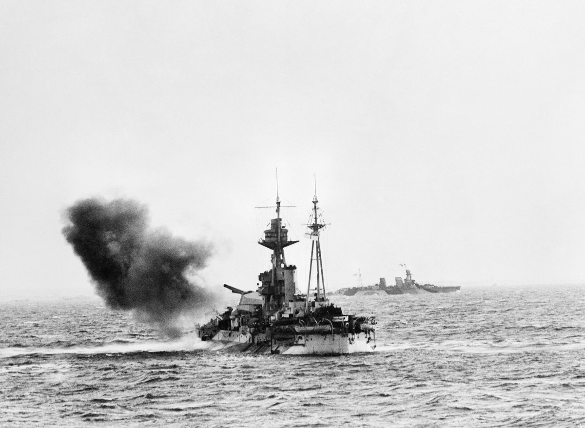 FlMichele69's tweet image. Monitors

#HMSRoberts F40 (1941-1945)
Roberts Class

📷 #WW2 #DDay #InvasionofNormandy 6 June 1944 Roberts operating in support of the landings on Gold Beach @I_W_M 

@RoyalNavy 🇬🇧