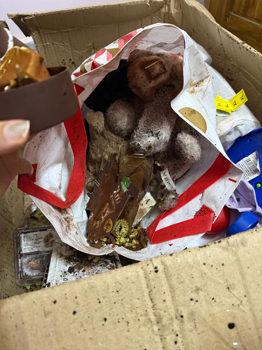 DigvijayDas's tweet photo. @DTDCIndia I had sent a parcel box from BLR to BBI and you guys have damaged it completely even after charging so much money and after clearly been said to handle with care.need the complete refund and the compensation.simply unprofessional. https://t.co/20Bh1Er23I
