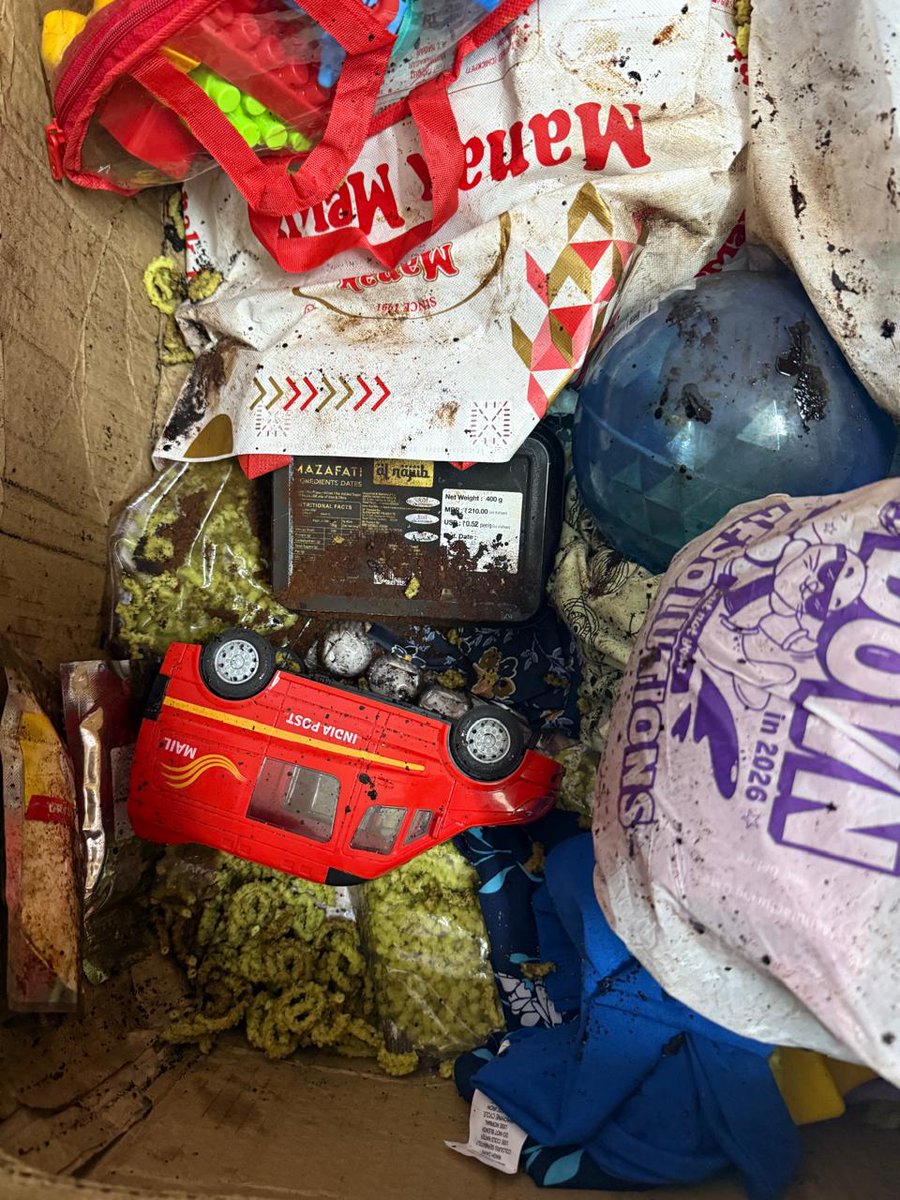 DigvijayDas's tweet photo. @DTDCIndia I had sent a parcel box from BLR to BBI and you guys have damaged it completely even after charging so much money and after clearly been said to handle with care.need the complete refund and the compensation.simply unprofessional. https://t.co/20Bh1Er23I