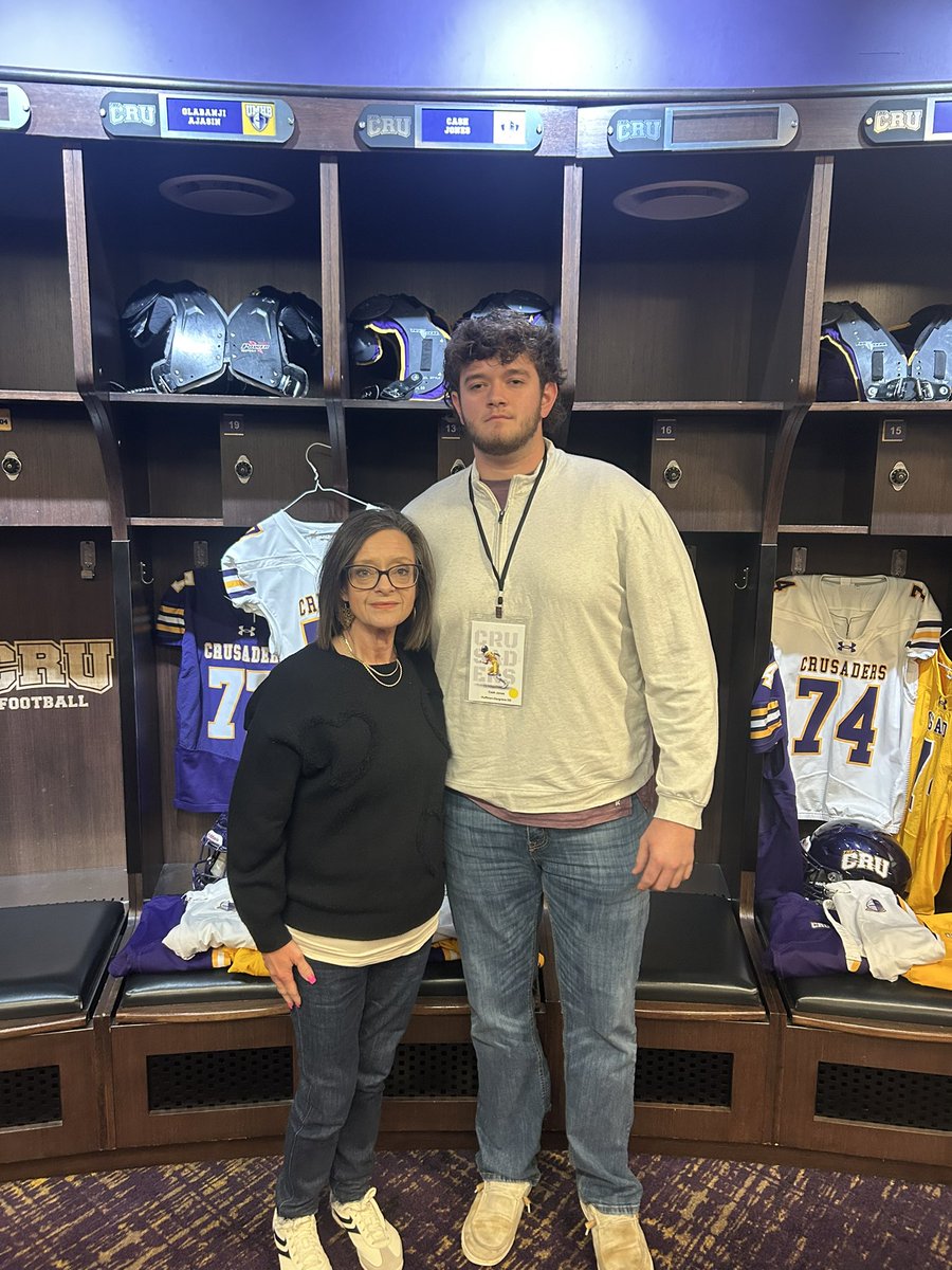 CashJones_77's tweet photo. Thank you @CoachOubre and @CruFootball for the official visit!! Great atmosphere and football!!

@JEBuchta07 @coachmerch @APWALK1 
@Huffman_Falcons https://t.co/BrLeliLc2l