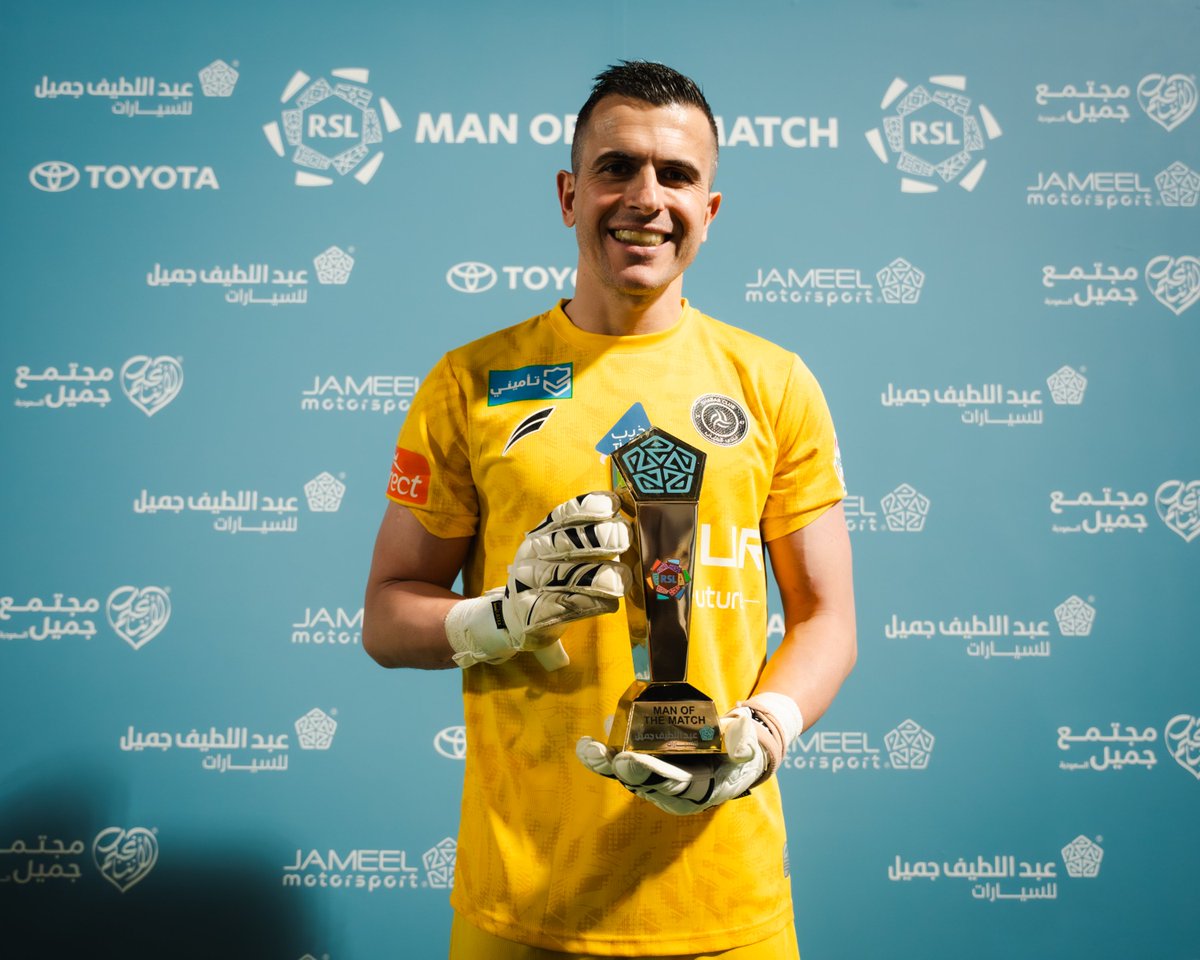 SPL's tweet image. حامي الحرين وصاحب الشباك النظيفة 🦁🧱

غروهي يتوج مجهوده بجائزة الأفضل أمام الفيحاء 💫

مقدمة من: ⁦@ToyotaALJ⁩ 🏆

#دوري_روشن_السعودي | #للجماهير