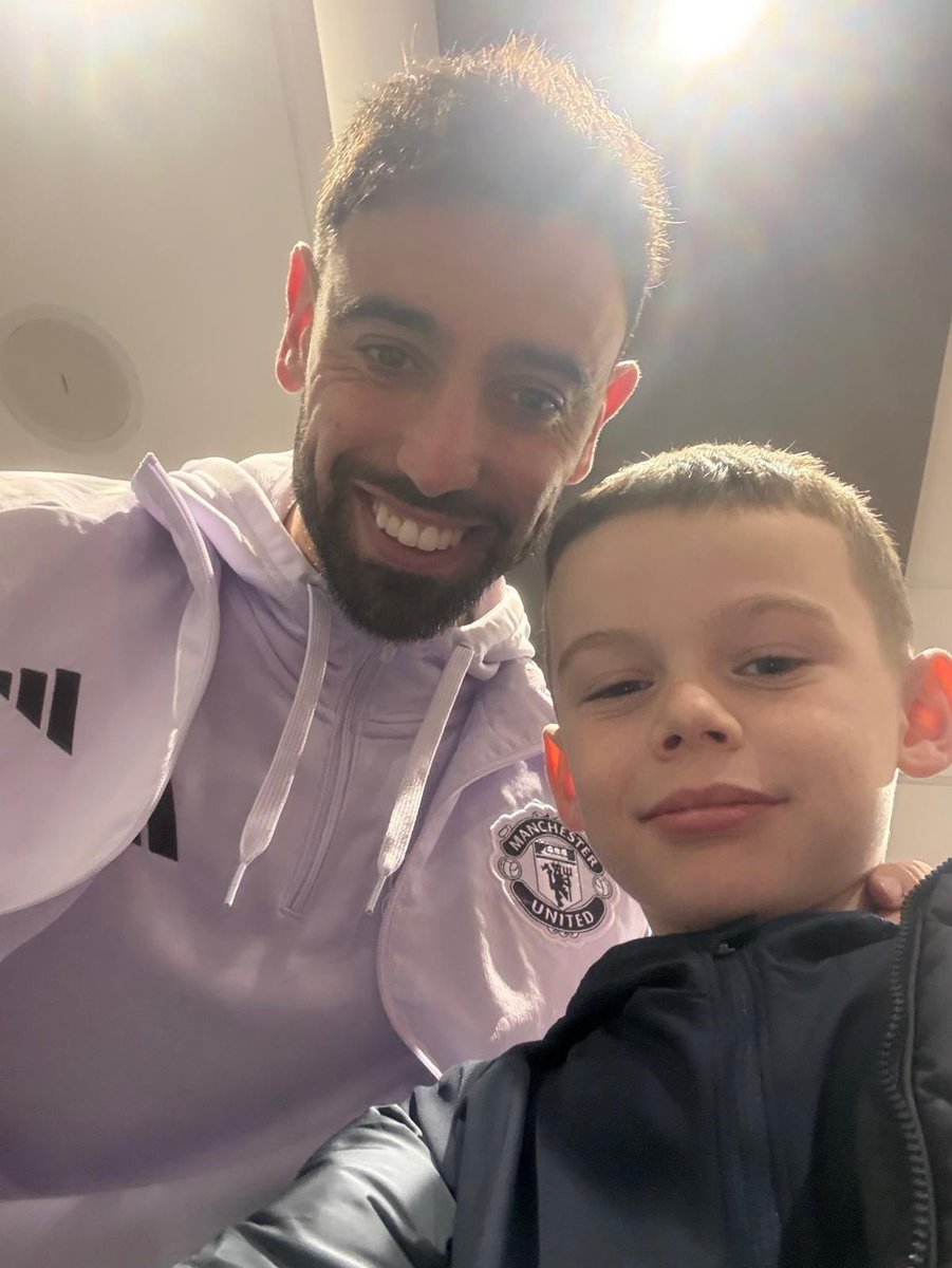 WayneRooney's tweet image. Well done lads @ManUtd. Some atmosphere 👏❤️