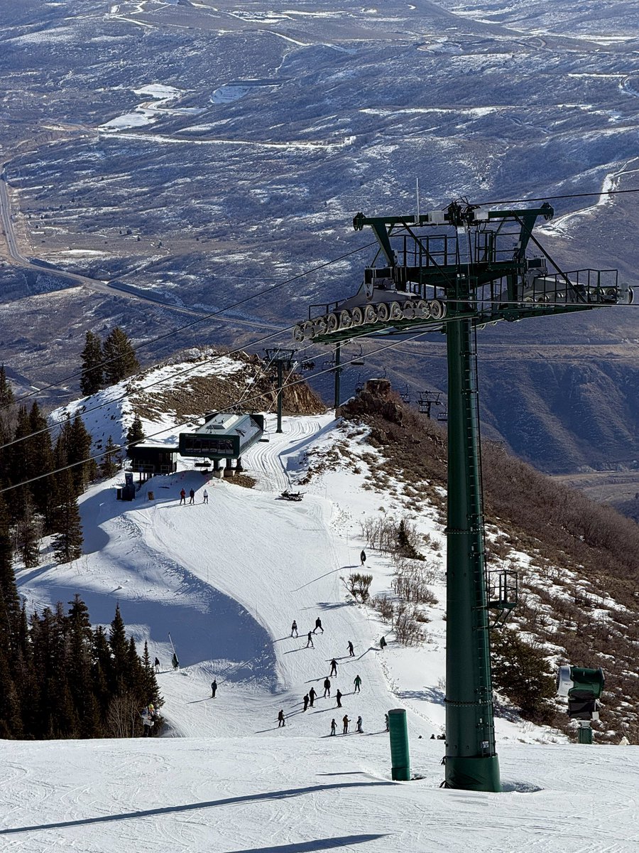 Bitesnsites's tweet photo. Worst snow in 50 years but Deer Valley made skiing ⛷️ this week amazing.  Praying they get ❄️ https://t.co/bzbx41qG5v