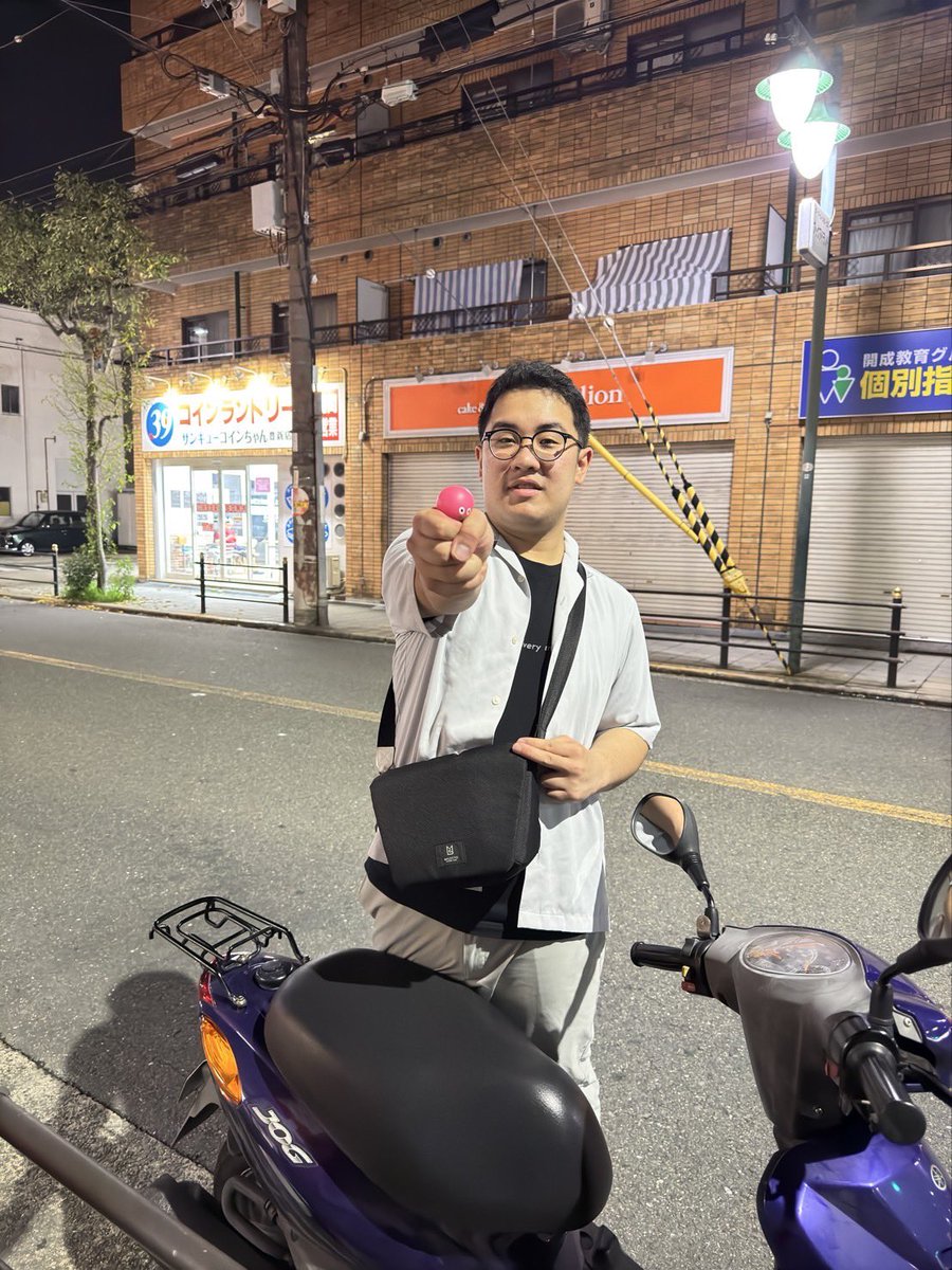 ry_ry_flow's tweet photo. 固定で改めて自己紹介を設置するっ!
アルフレット・るーてぃー、るとだ!
大阪に住む22歳(今年23歳)楽しいことがとにかく大好きな成人男性だっ! https://t.co/3ZUogge9D1