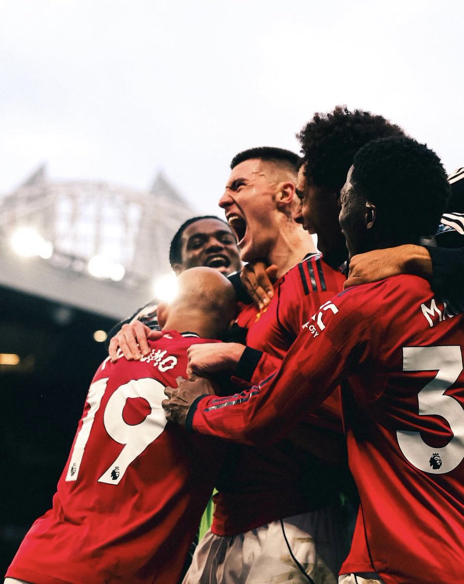 MUnitedFR's tweet photo. 📸 Benjamin Sesko sur Instagram :

« Stretford End. Fergie Time. What a feeling ❤️»

#MUFC https://t.co/QlEY2dIoc0