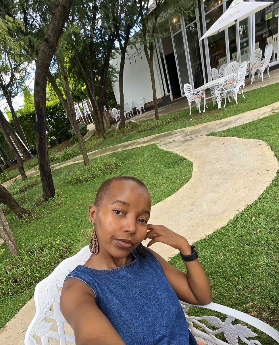 PreciousPholo's tweet photo. Cut my hair short 7 months ago. Thought it was temporary. Turns out I love it. https://t.co/CVfBOAELc9
