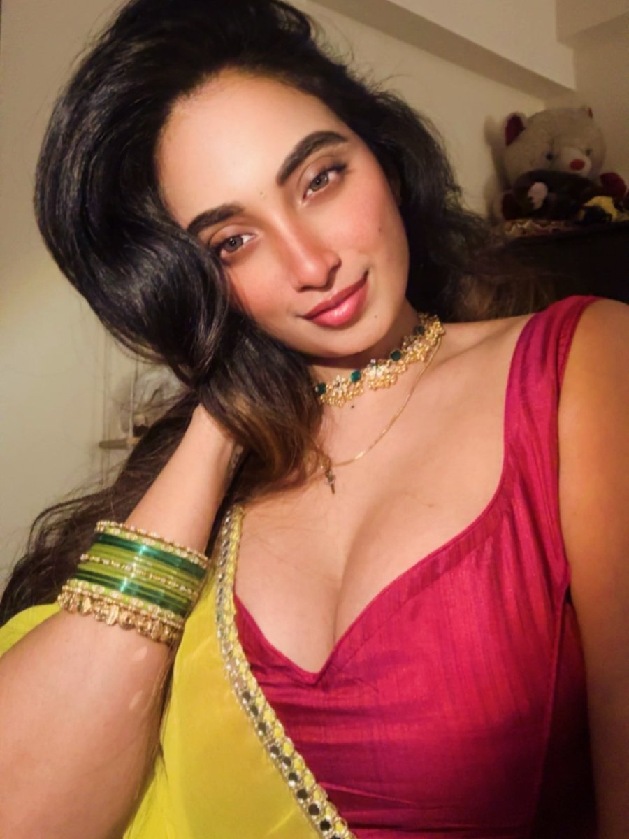 hotgirlparado's tweet photo. #AparnaReddy https://t.co/klJiJbTYZY