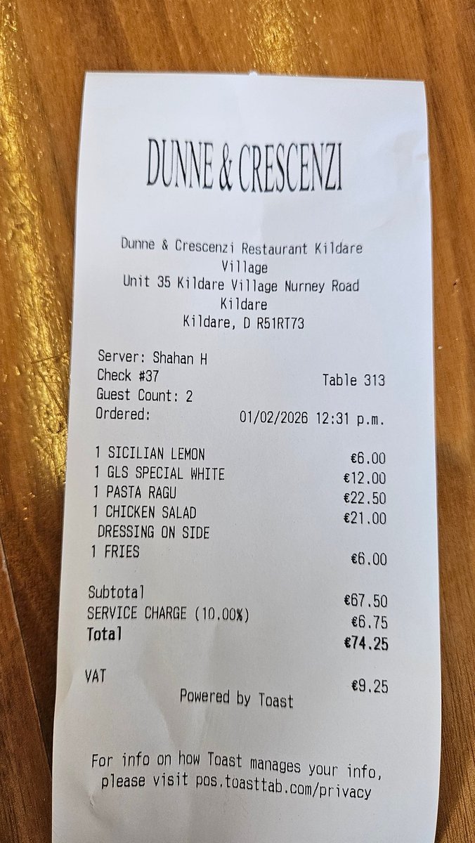 redmond_keith's tweet photo. Shame on @dunneandcresce1 now charging mandatory service charge on each bill regardless of group size. #Thisisnotamerica #gratuities #tippingisdiscretionary https://t.co/zN4W8kPMjd