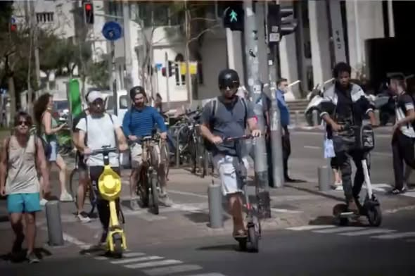 ImtiazMadmood's tweet image. 𝗜𝗙 “𝗝𝗘𝗪𝗦 𝗖𝗢𝗡𝗧𝗥𝗢𝗟 𝗧𝗛𝗘 𝗪𝗢𝗥𝗟𝗗,” 𝗦𝗢𝗠𝗘𝗢𝗡𝗘 𝗡𝗘𝗘𝗗𝗦 𝗧𝗢 𝗦𝗛𝗢𝗪 𝗨𝗦 𝗪𝗛𝗘𝗥𝗘 𝗧𝗛𝗘 𝗠𝗢𝗡𝗘𝗬 𝗜𝗦.

Because here’s the part nobody wants to talk about.
When people rant about “Jewish money” and “Jews controlling the world,” you’d expect to see it…