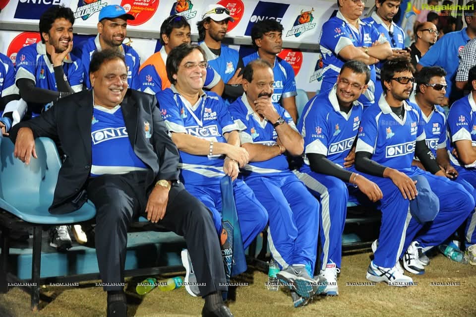 TharunSudhir's tweet photo. Huge congratulations to the Karnataka Bulldozers on clinching the CCL trophy for the 3rd time! 🏆🏆🏆 Having worn that jersey myself, I know the sweat and passion that goes into this win. A special shout-out to our captain, Kichcha Sudeep sir , cont. 1/2 https://t.co/vPFlW5bHQG
