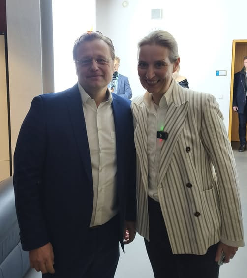 💙Alice #Weidel zu Besuch im Bayerischen Landtag.💙

Telegram-Kanal abonnieren!
t.me/GerdMannesMdL