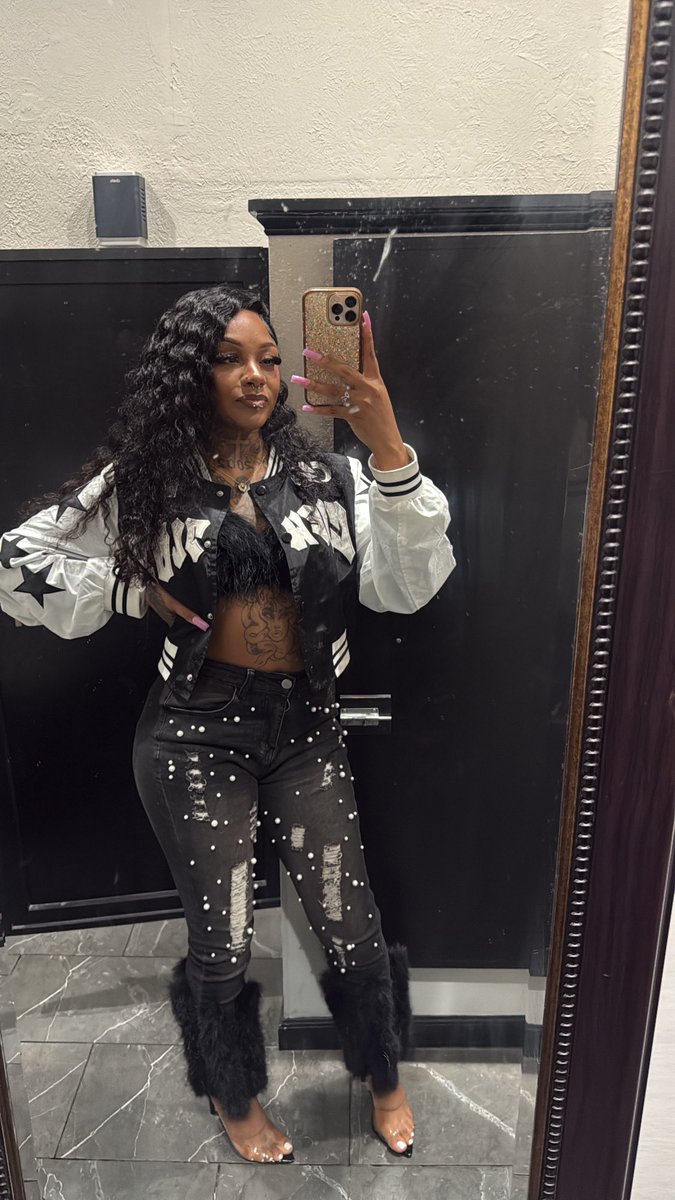 CeoReee's tweet photo. And she look like a ⭐️ but only on camera 😍 https://t.co/JbJhcC3ugq