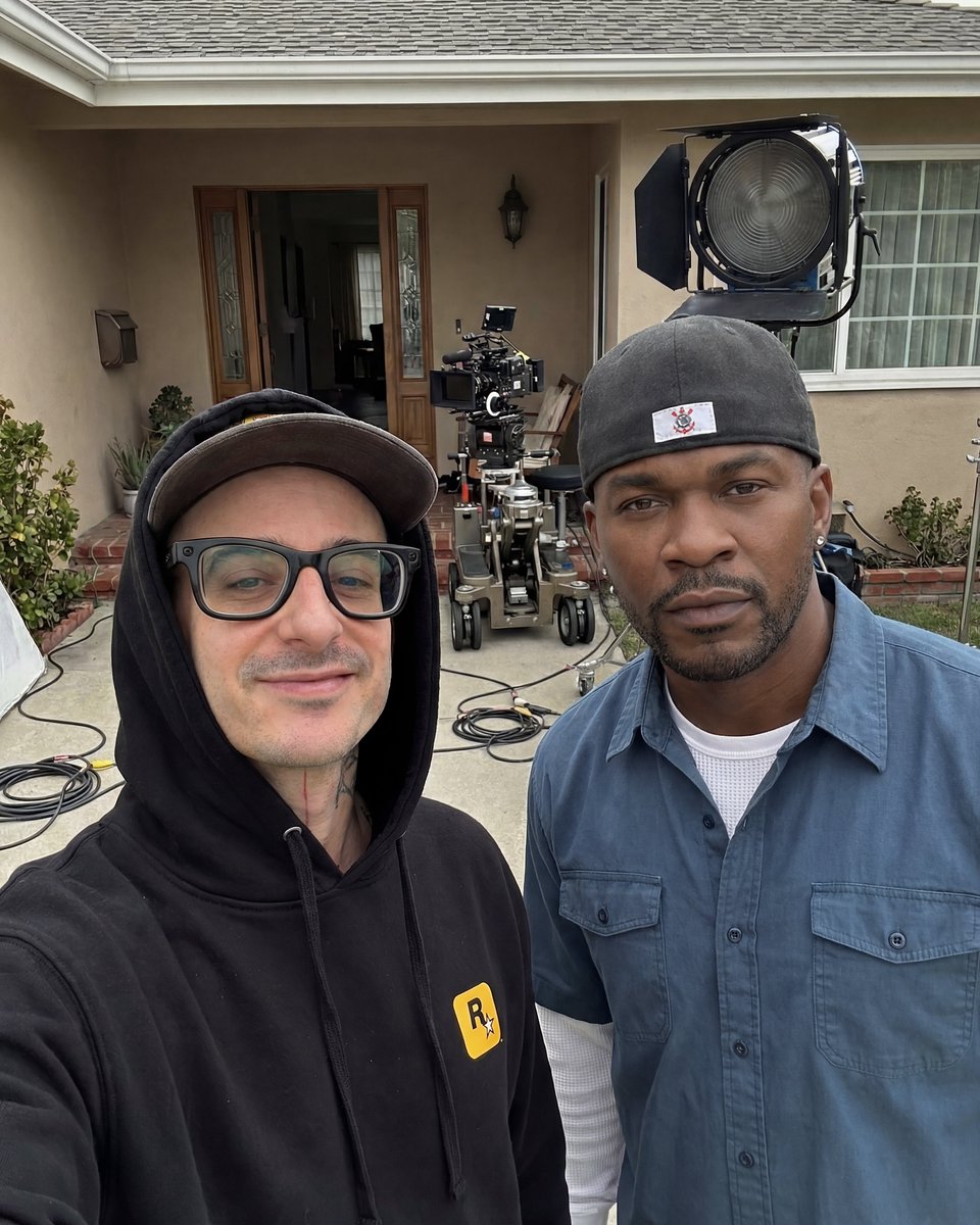 rickyedit's tweet image. shh