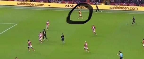 her şeyi geçtik 5 aydır sol kanatta oynayan şahıs star triplerine girdiği için geri dönmüyordu. Lang daha yeni sakatlıktan çıktı ilk yarıda her pozisyonda geriye koştu