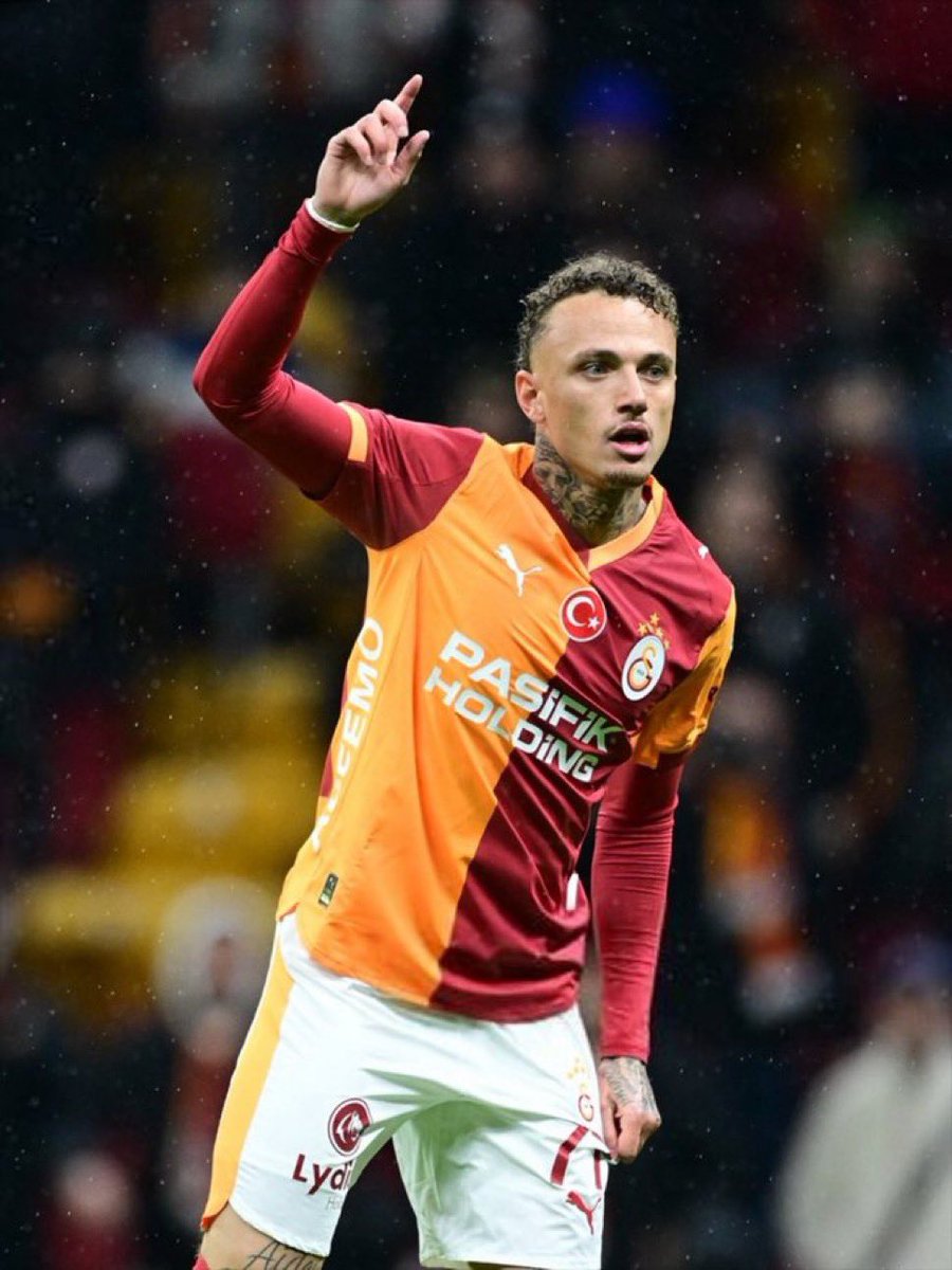 Noa Lang çok iyi maşallah ama ondan da öte bu daha ilk maçı o yüzden çok daha iyi olacak. Aslanım benim 🦁