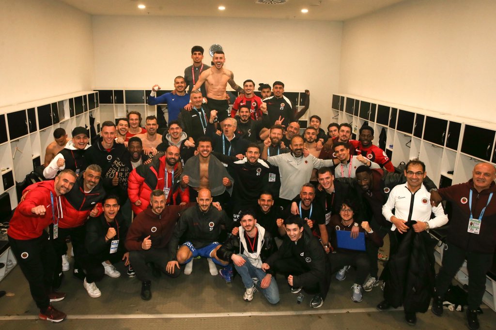 🔴⚫3 Puan hanemizde, gülümsemeler yüzümüzde!😇