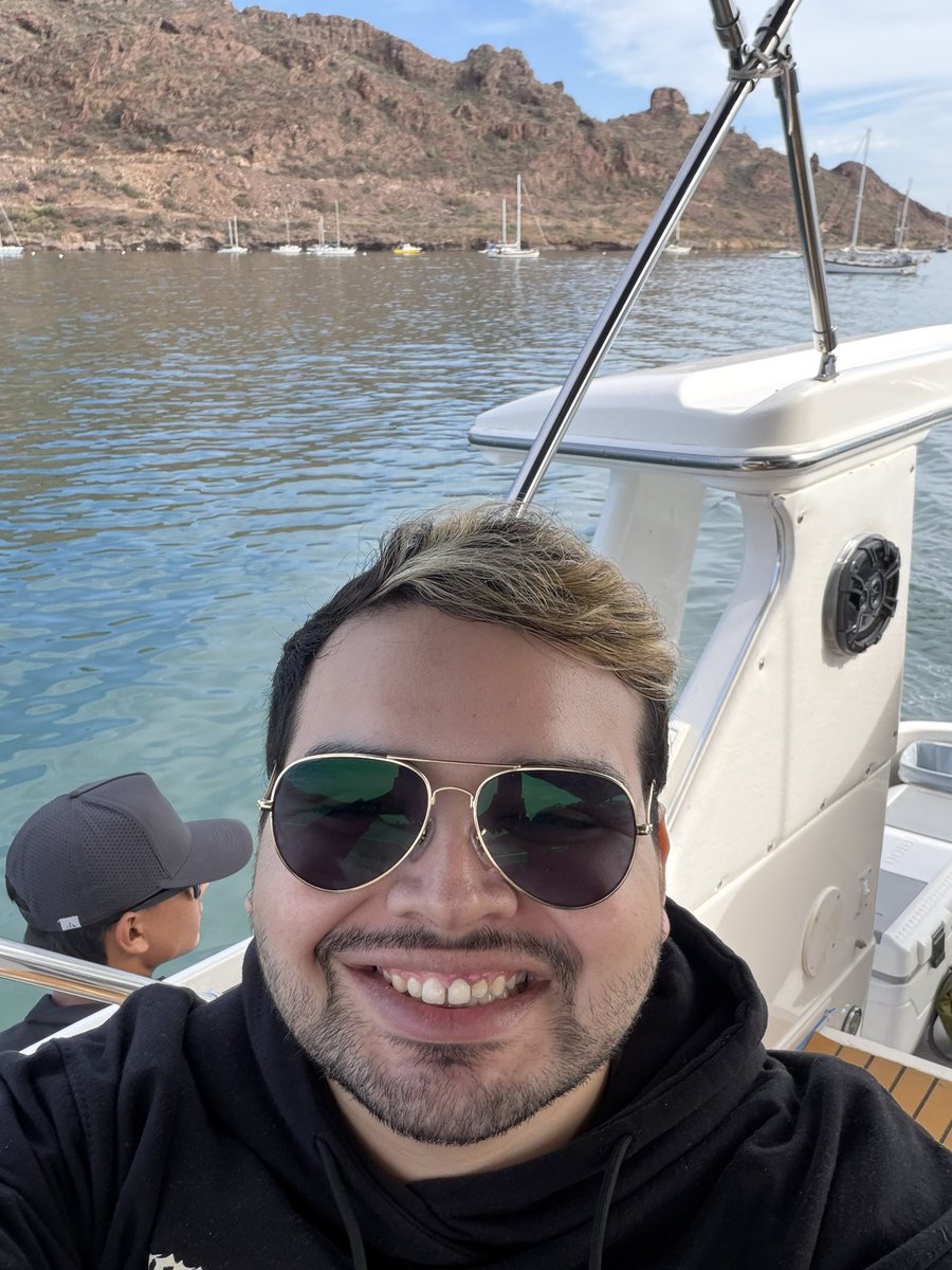 Me trajeron a San Carlos a ver un barco hundirse pero no se hundió 😢
Yo creo que estoy salado