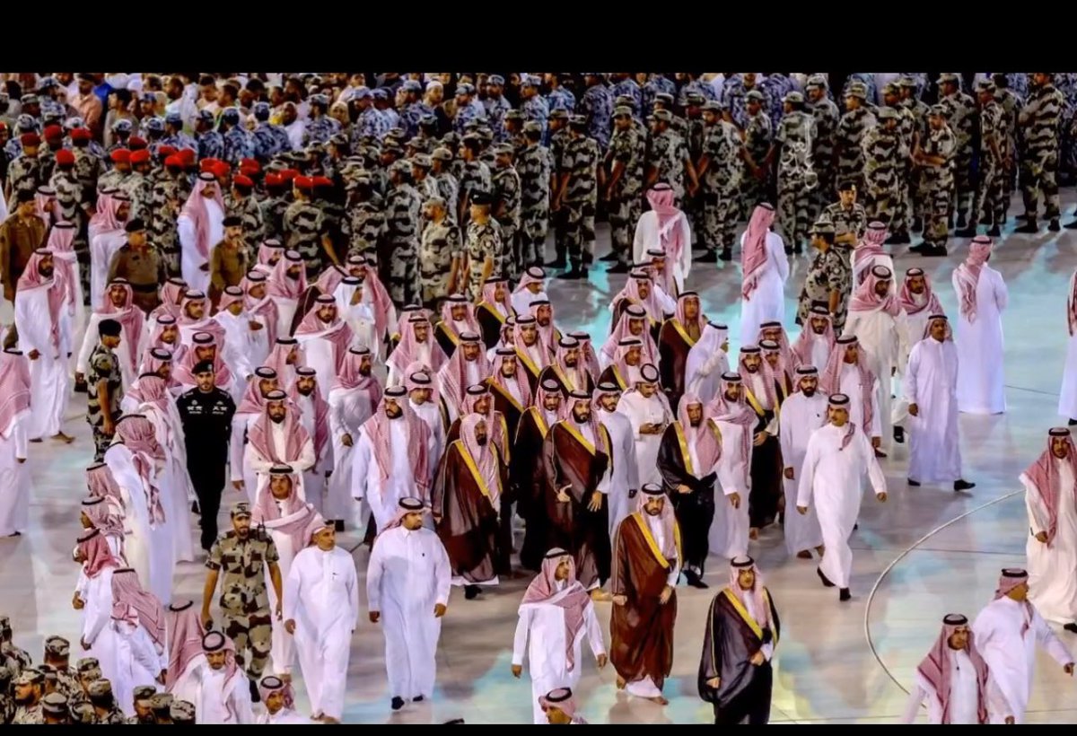 الدار في حكم ذربين الايماني 
منا و فينا ما جونا جلاوية

حكامنا تحكم بدين الاسلامي
والسيف شامان تعرف مضاريبه

 #محمد_بن_سلمان