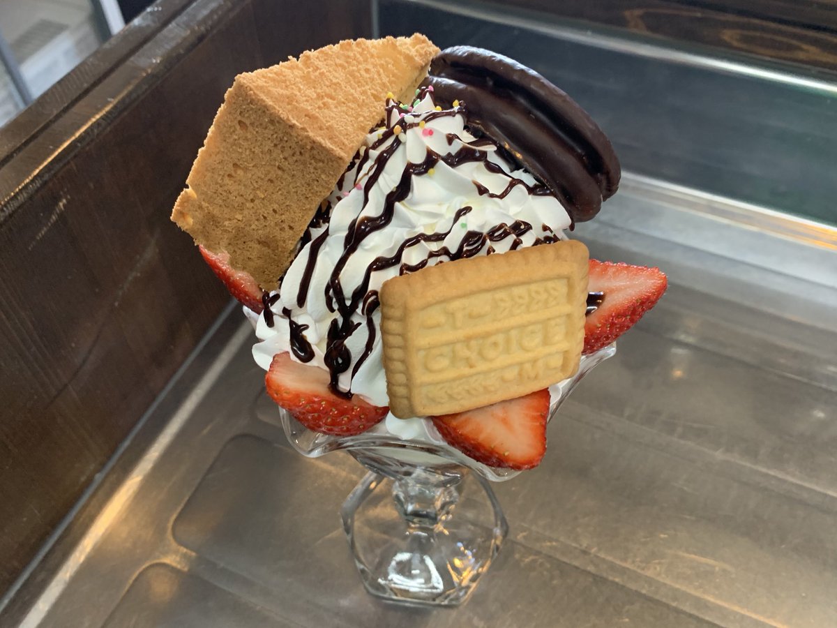 いつもご来店ありがとうございます😊 チョコパフェのいちごバージョン