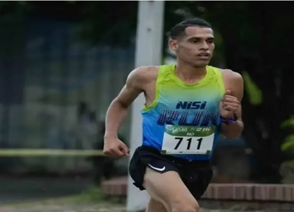 42kilometros's tweet photo. Tachirense Enmanuel Hernández gana media maratón de San Sebastián -  https://t.co/ECL2aQTpc6 https://t.co/SGJkWPQlpK