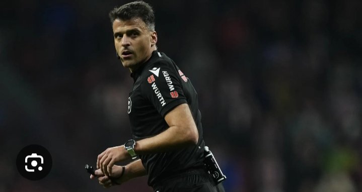 Lleva 2 semanas castigado por anular un penalti a lamine pañal y anularle un gol a Fermín. Está es la forma de actuar del CTA. si no ayudas al VARsa, te mandan a tu casa.