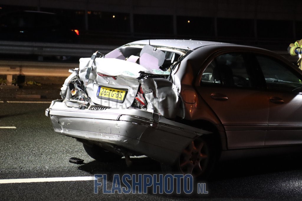 Persoon gewond na ongeval tussen auto en vrachtwagen op de A20