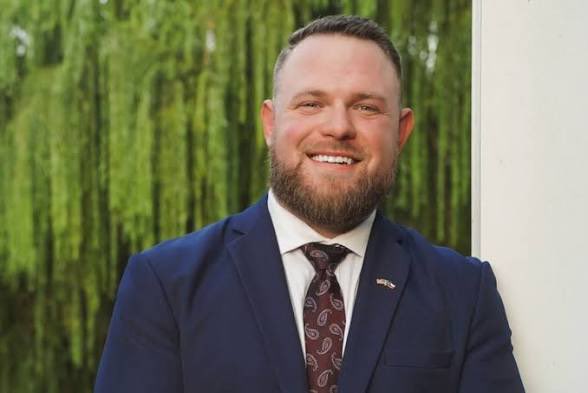 emeriticus's tweet image. This post is an incredible snapshot of how devastating racist right wing brain worms are: he saw the name “Rehmet” and assumed that it was an Indian name, but it’s actually of German origin and belongs to a white guy named Taylor Rehmet who just won a race in Texas in a largely