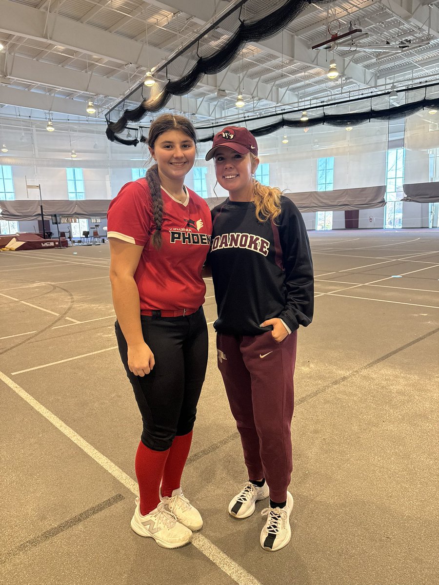 Phumphries47's tweet photo. Thank you so much @RoanokeSoftball for an amazing camp today! I had a great time and learned a lot! Cant wait for another camp. 
@ruthiewill17 @AllenWoodTow 
@CoachMays24 @jordyndifava9 https://t.co/lsbC7K9vRO