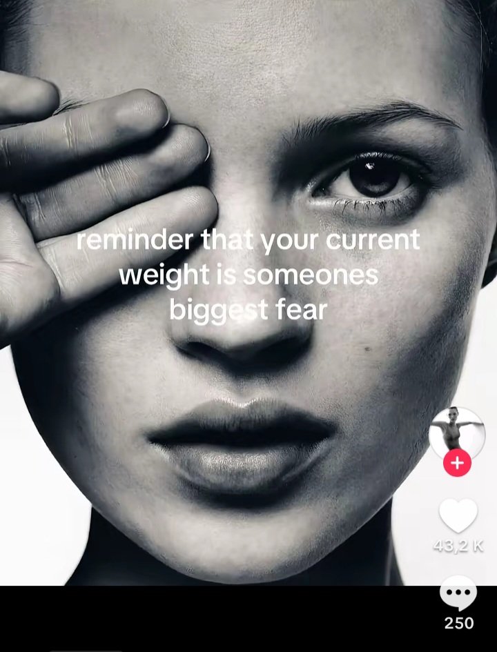 Ihatemyfat's tweet image. Sorry what? 😭 #edtt
I heard some shit about edtt it gets worse 😭