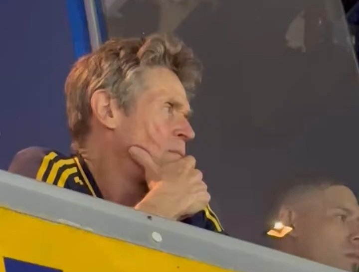 JAKAKSJAKSJ que carajo hace William Dafoe en la Bombonera mirando un BOCA NEWELLS

El mundo Boca es realmente inexplicable