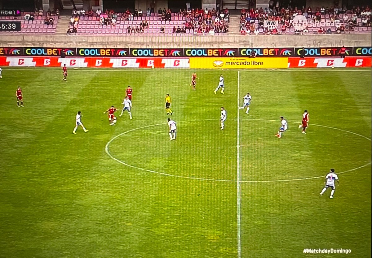 <a href="/CokeHevia/">Jorge Hevia Cristino</a> <a href="/ManuelDTP/">Manoel de Tezanos Pinto</a> <a href="/gonzalofullu/">Gonzalo Fouillioux</a> Por que el guardalinea paro la jugada e hizo lo dispuesto por los reglamentos de seguir el juego en una clara habilitación a la serena? que mal estamos en el arbitraje, la uc y Chiqui Tagle cobrando favores <a href="/AbranCancha8/">Chilean Premier League</a>