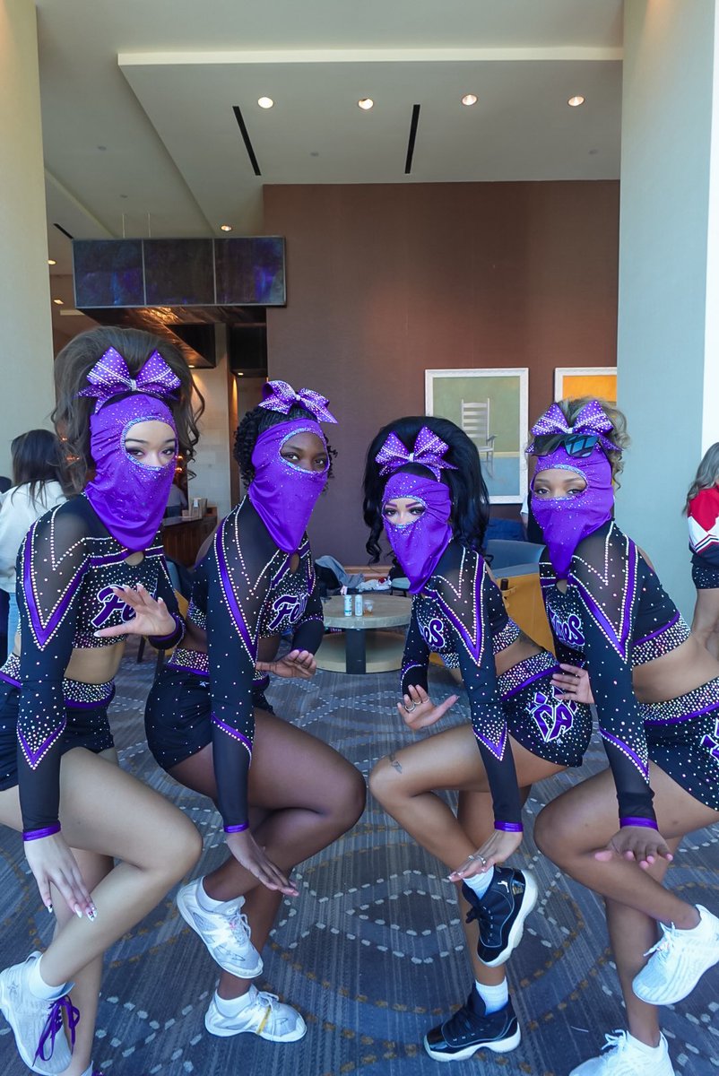 AYEEEE HAPPY BLACK HISTORY MONTH 💜