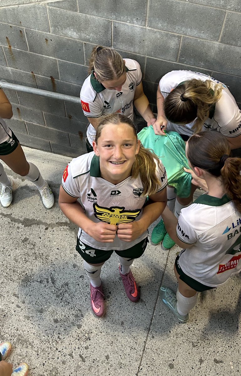 Little Corner of Yellow - Te Kāhu o ngā hau e whā tweet media