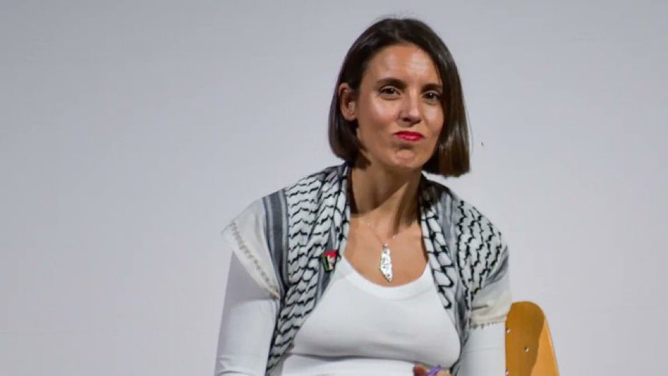 Quien está de acuerdo que una eurodiputada que pide la expulsión de la población autóctona de su país debe ser removida?  Si estás de acuerdo, déjame una 🖐️ abajo para ayudar a romper el algoritmo