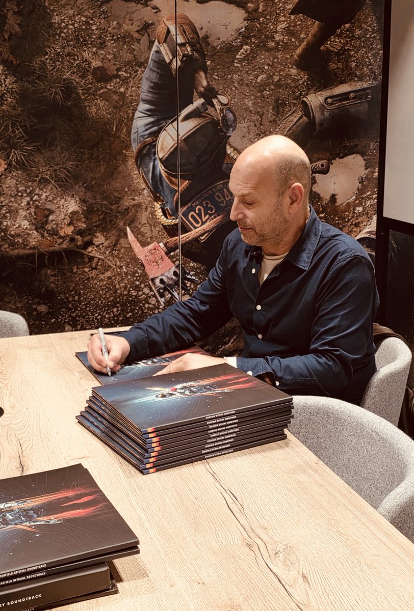 Inon Zur tweet media