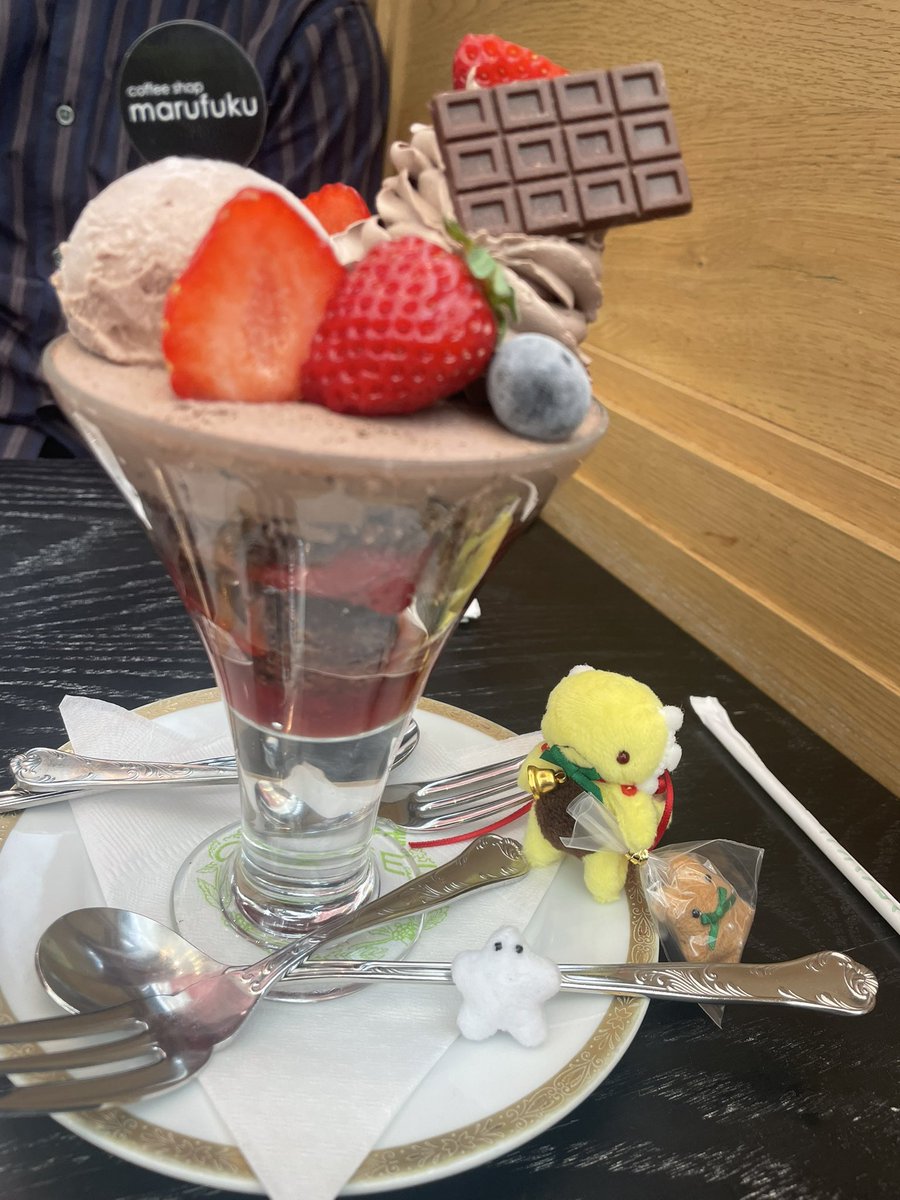 ナターレ＜今日からここが俺のアジトか？？
ナターレ様すいません短期間しかいませんが色々お楽しみください🍓
#うぱさん飼育日記