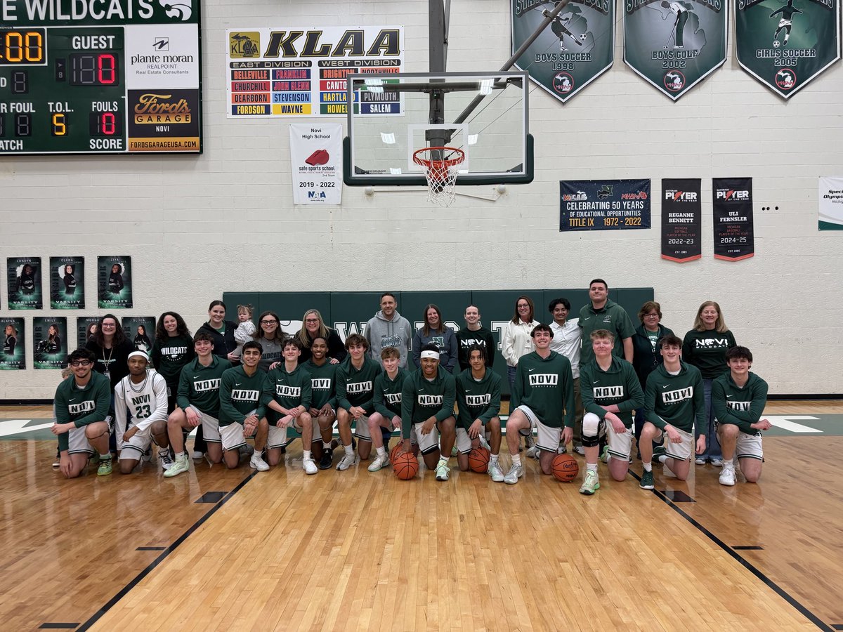 NoviBoysBasketball tweet media