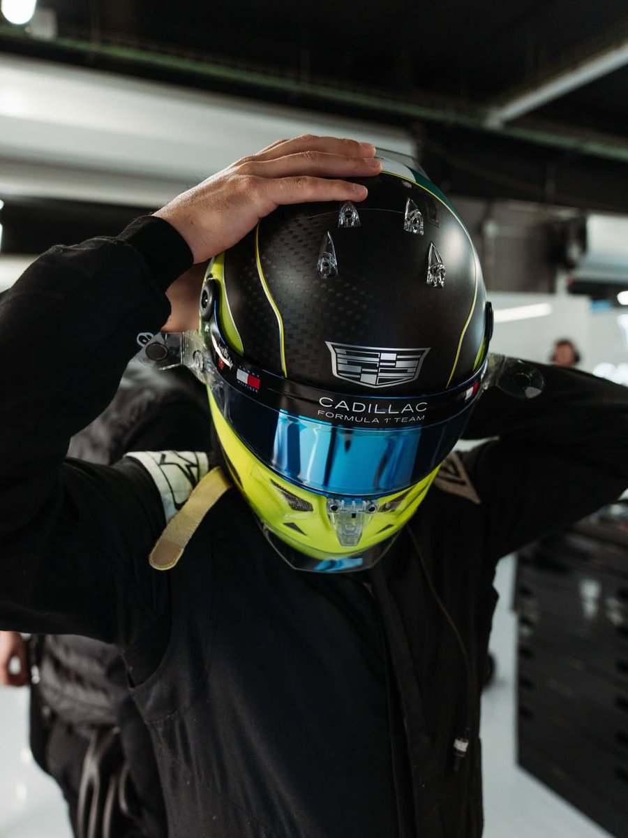 La bandera de México de nuevo en un casco de F1 😭♥️🇲🇽
<a href="/SChecoPerez/">Sergio Pérez</a> #F1