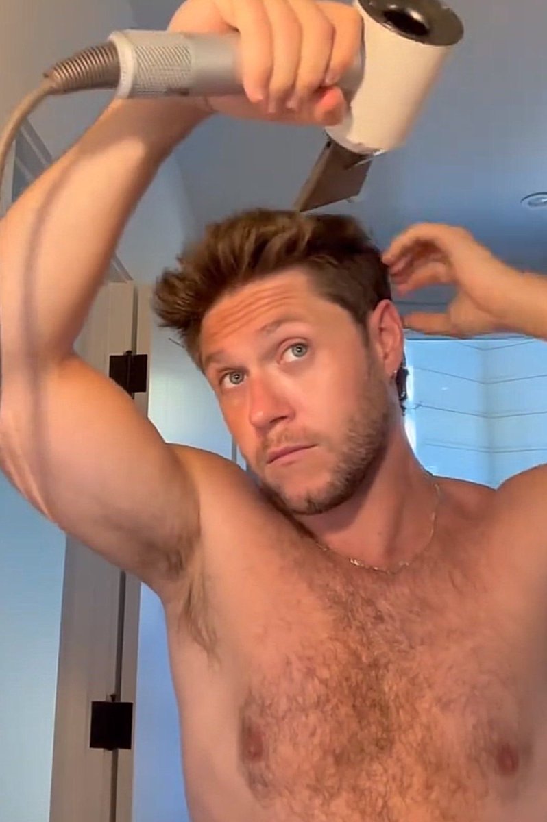 NHGALLERY93's tweet photo. Niall Horan just won the #GRAMMYs award for Hottest Man of the Year.

Congratulations, @niallofficial https://t.co/2nFd9u2Tu3
