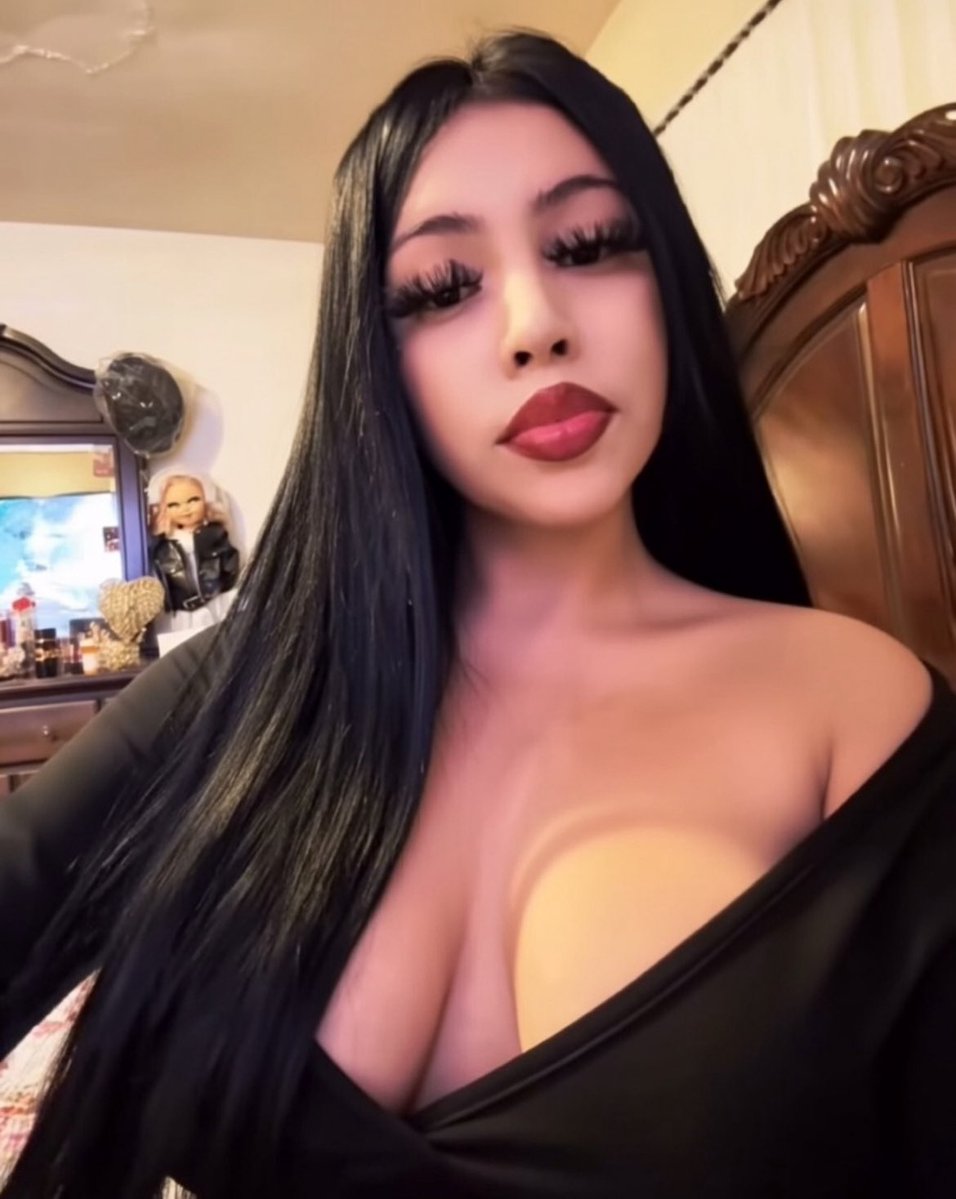 All I want is a simple “hi”🥹