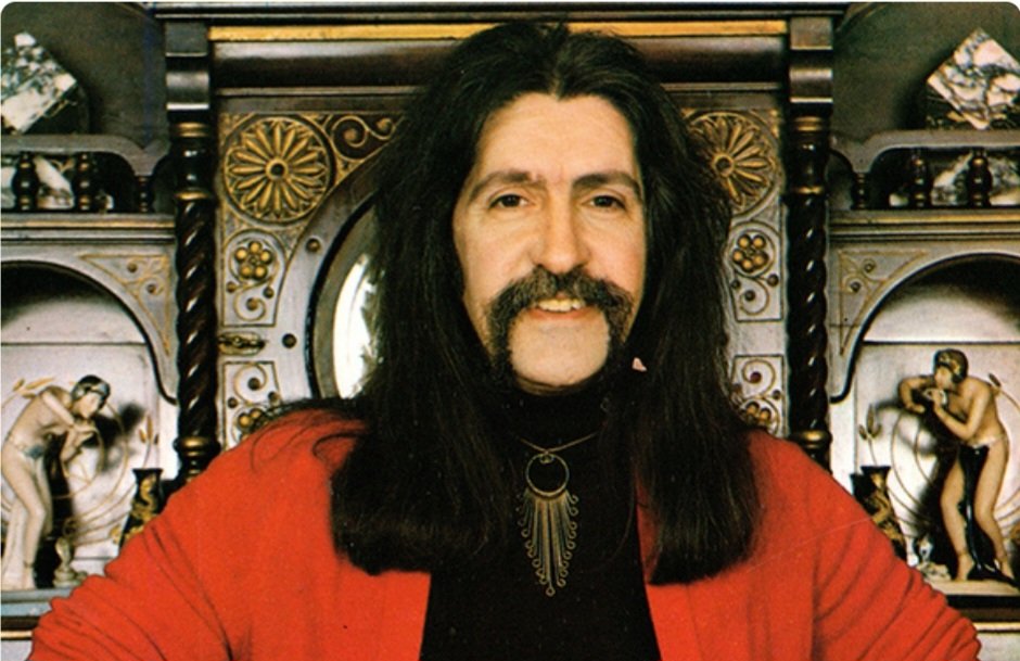 Barış Manço’yu Anma Mesajı
​Türk dünyasının kültürel mirasına eşsiz katkılar sunan, sanatıyla milli değerlerimizi evrensel bir boyuta taşıyan büyük mütefekkir ve Milli Sanatçımız Barış Manço’yu, ebediyete irtihalinin yıl dönümünde hürmetle yad ediyoruz.
​Barış Manço; Türk