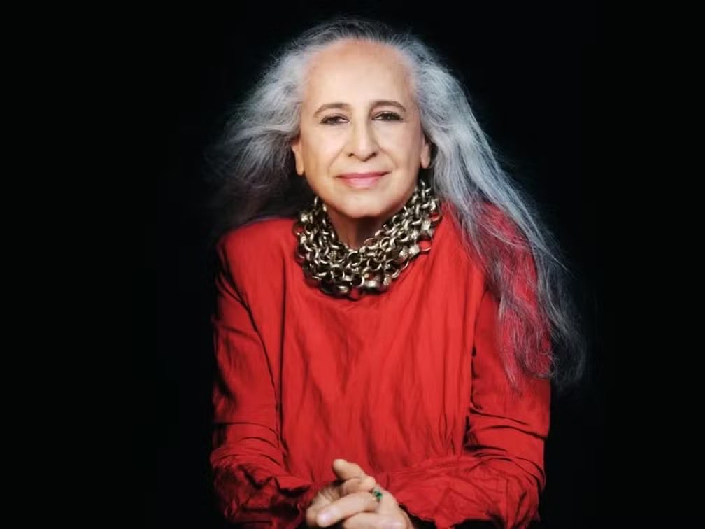 QGdoPOP's tweet image. 🚨 Maria Bethânia faz história e se torna a PRIMEIRA cantora de MPB a ganhar um #GRAMMYs.