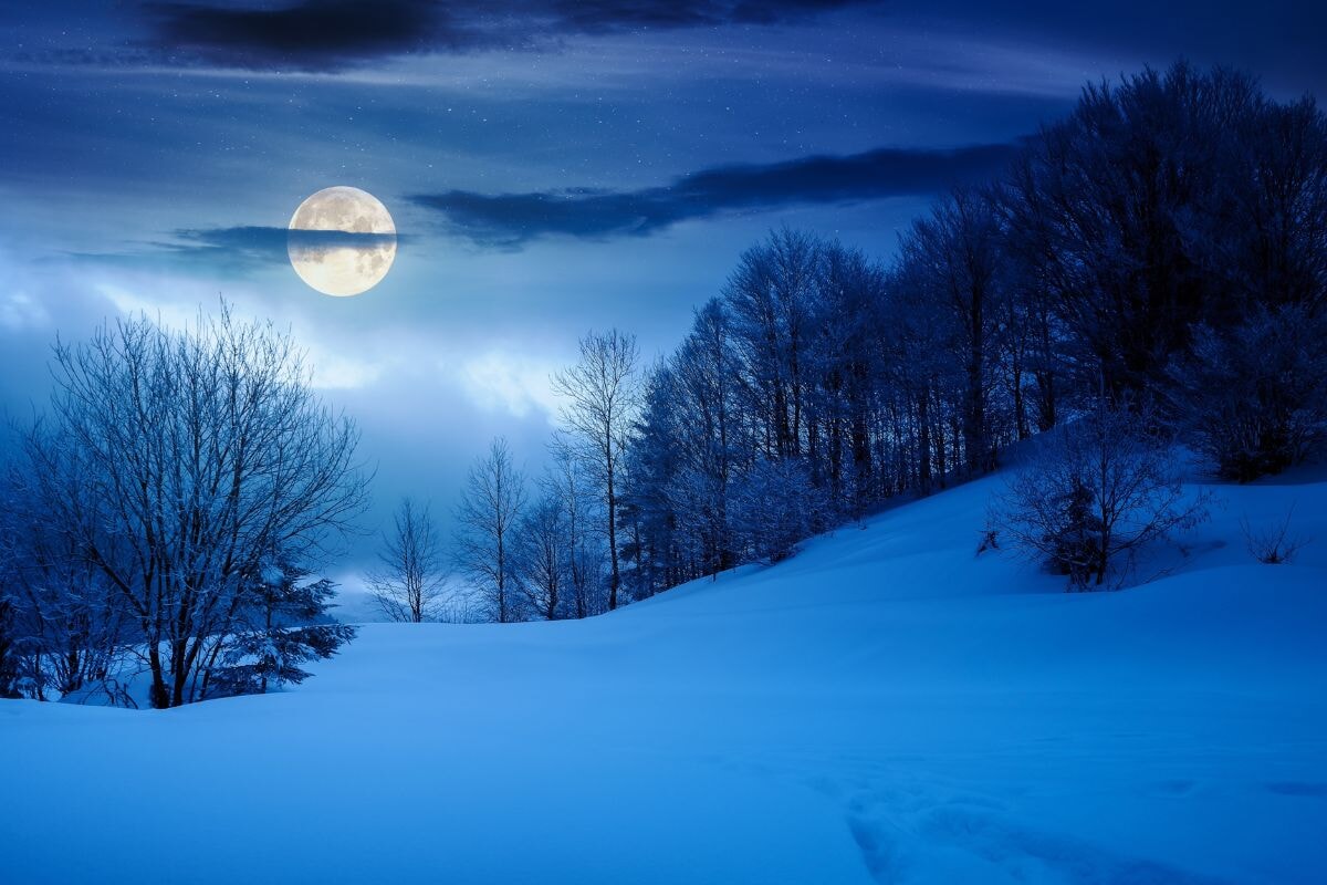 hi!おはよう！Mon.(月).jp
しし座の満月スノームーン
冬の澄んだ空気の中で、満月や星空がくっきりと明るく見られる夜が続きそうだ。夜空を眺めてみて下さい。アメリカでは2月の満月を「スノームーン（Snow Moon／雪月）」と呼ぶようです。
have a nice day!良い一日を！