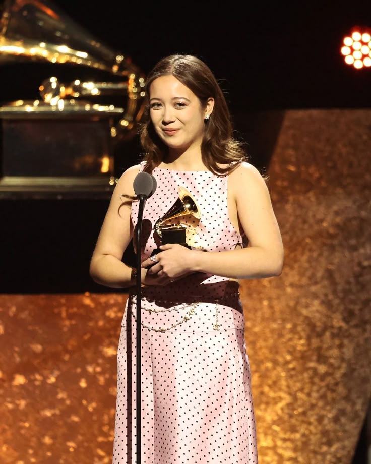 dailylaufeylin's tweet image. keep on going with your silly dream 💜 #GRAMMYs