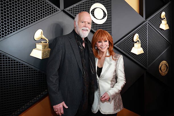 StasiaOfRath's tweet image. Looking fierce at the #Grammys #Reba