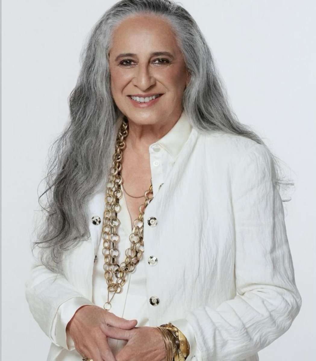 Maria Bethânia é OFICIALMENTE uma #GRAMMY WINNER. 🇧🇷